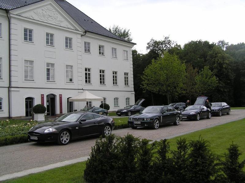 Schlossgut Groß Schwansee Exterior foto The German ambassador's residence in Warsaw