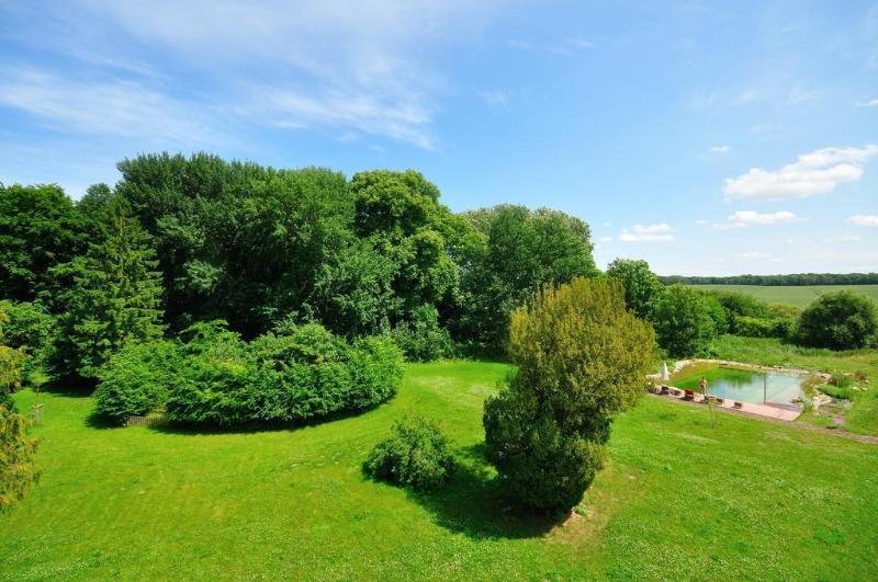Schlossgut Groß Schwansee Exterior foto The park